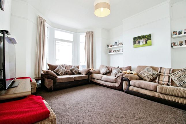 Town house for sale in Kingsland Crescent, Barry