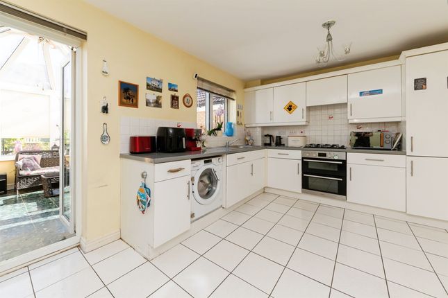 35, Gorseway, HATFIELD photo 4
