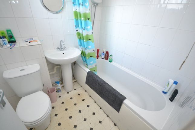 Semi-detached house to rent in Fleming Gardens, Clifton, Nottingham