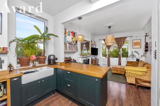 Thumbnail Flat for sale in Crescent Road, Brighton