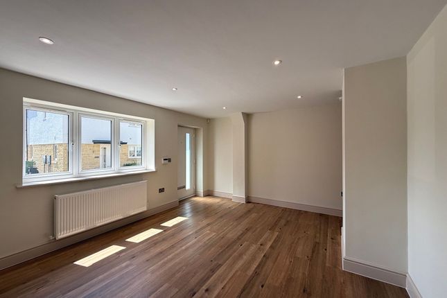 21b Sandy Lane Court, Cheltenham photo 4
