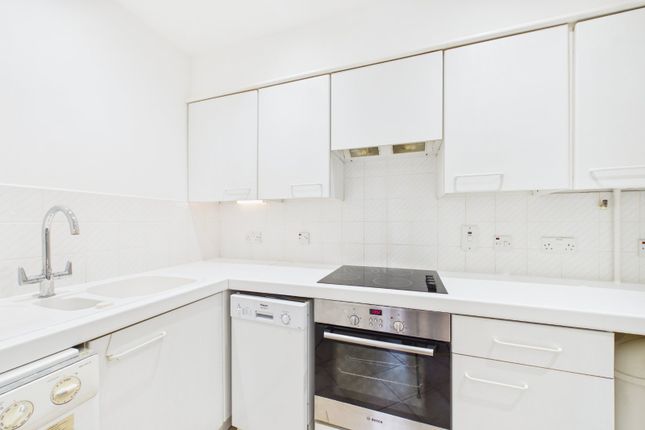 Flat 12A, Somersham, 26, Ray Park Avenue, Maidenhead photo 2