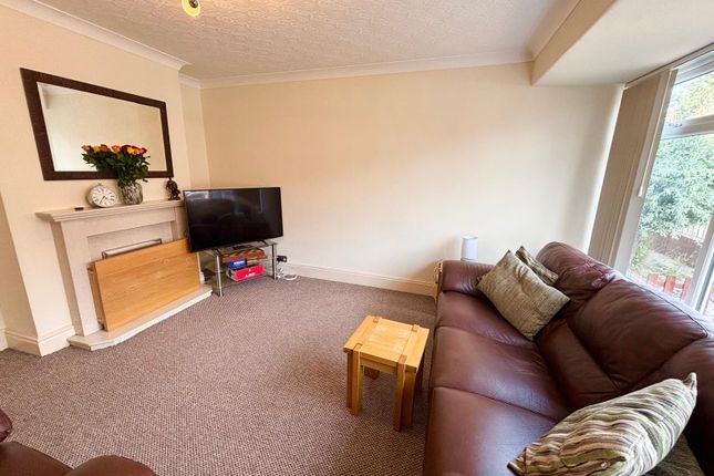 108, Wilshaw Grove, Ashton-under-lyne photo 3