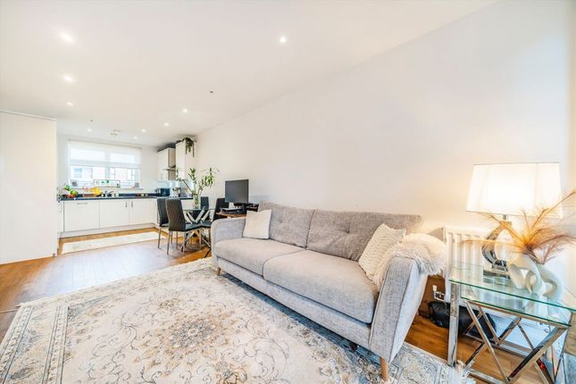 Flat 34 Myers Court, Reynard Way, Brentford photo 4