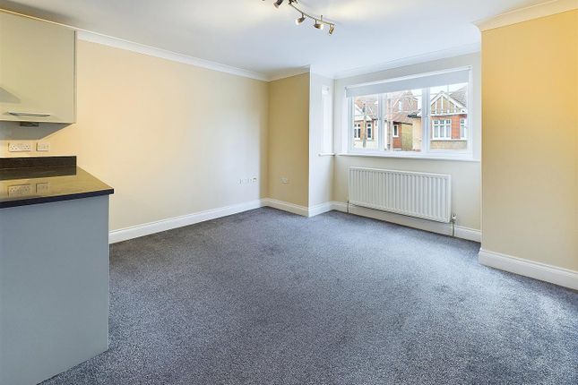 Flat 4, 2,, Chudleigh Road, Twickenham photo 2