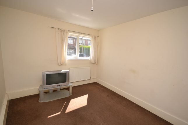 Flat to rent in Lilac Crescent, Beeston, Nottingham