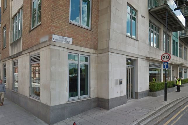 Office to let in Albert Embankment, London