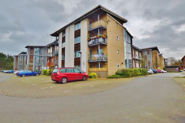 Flat for sale in Windmill Road, Slough