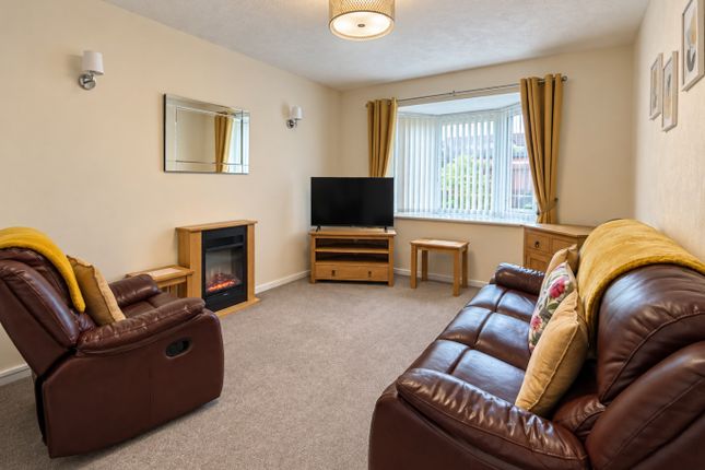 25 The Woodlands, Southport, Merseyside photo 3