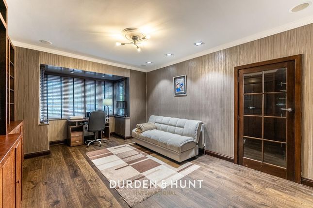 58 Roebuck Lane, Buckhurst Hill photo 2