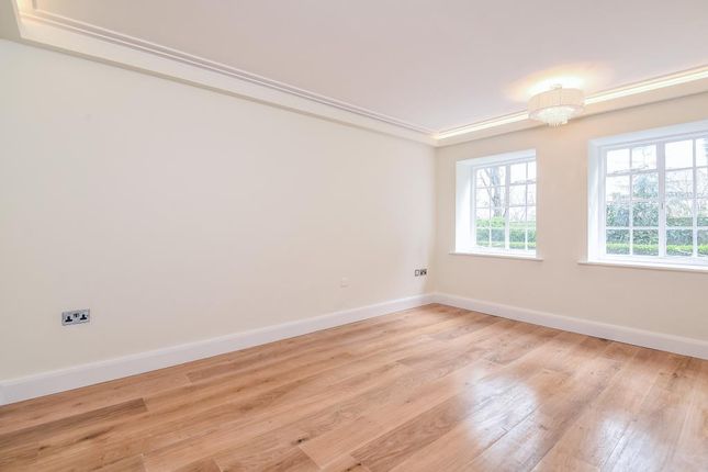 Flat to rent in Richmond Hill Court, Surrey