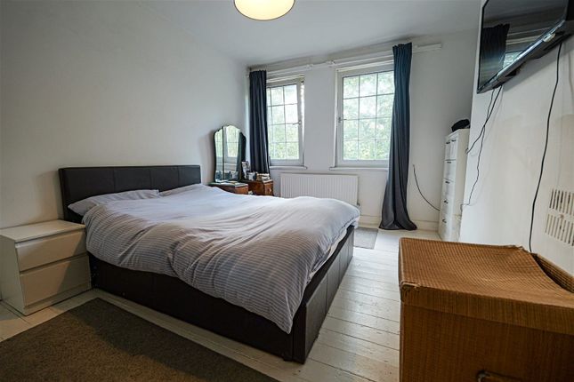 Duplex for sale in Roman Road, Bethnal Green