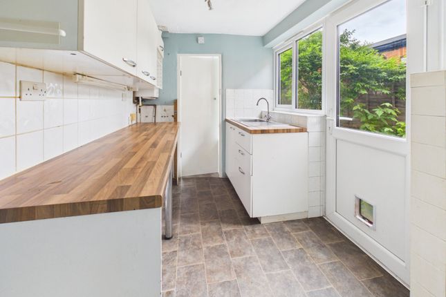 53, Sycamore Road, Buckinghamshire photo 4
