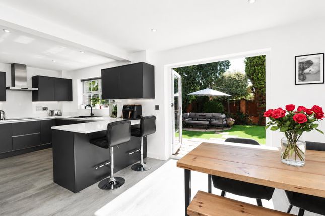 16, Tadley Close, Fleet photo 2