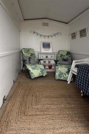 33 The Beach Hut, Esplanade, Seaford photo 2