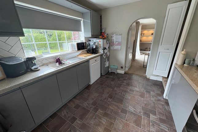 11, Delph Cresent, Bradford photo 3