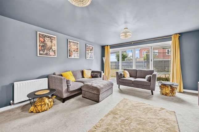 15, Champions Field Way, Northampton photo 4