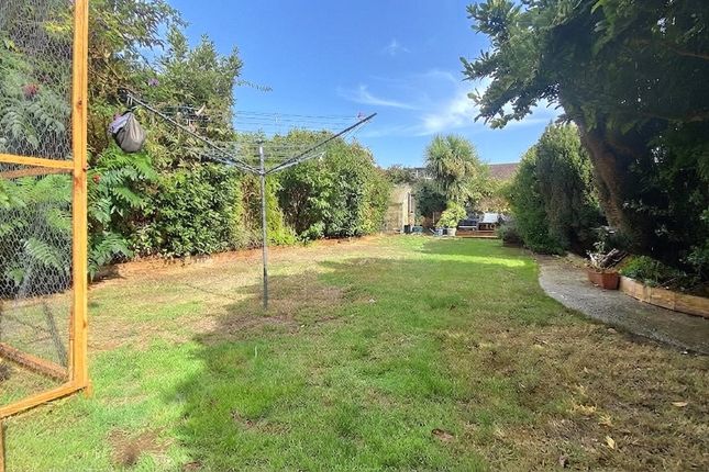 4, Lancing Close, West Sussex photo 4