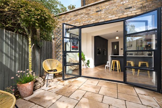 12, Reynolds Road, Nunhead photo 4