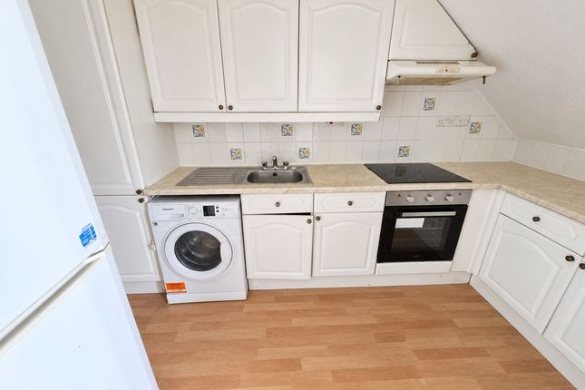 Springwood Crescent, Edgware photo 2
