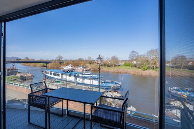 The White House, Waterside, Worcester photo 3