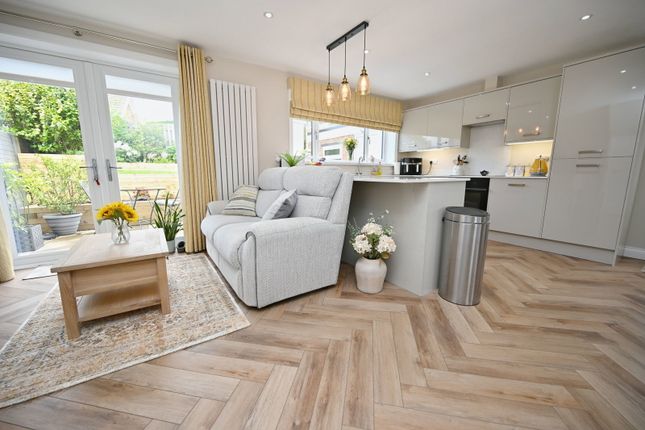 28, Strafford Walk, Barnsley photo 4