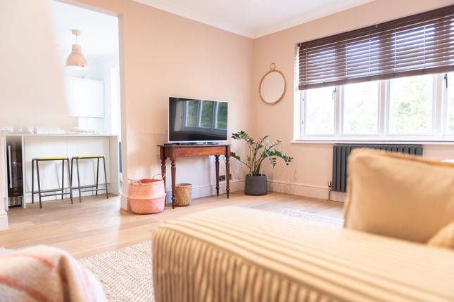 Flat to rent in Westcombe Park Road, London