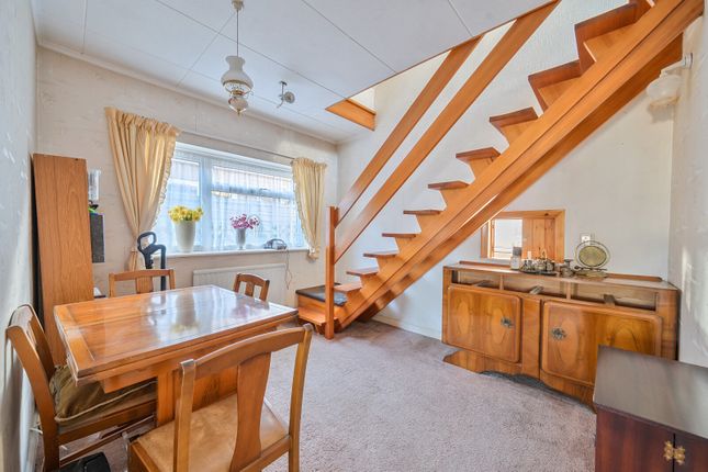 29, Stewart Avenue, Shepperton photo 4