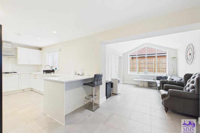 6, Walnut Tree Grove, Hoo photo 3