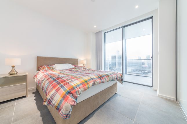 Flat to rent in Dollar Bay Point, 3 Dollar Bay Place, Canary Wharf, London