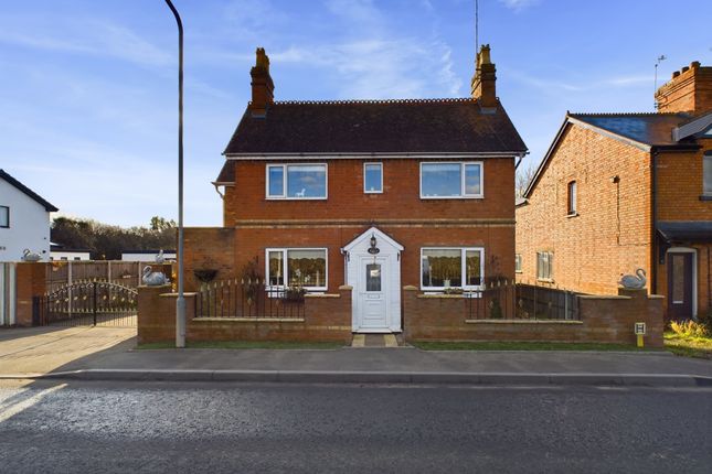 Detached house for sale in Allens Hill, Pinvin, Pershore, Worcestershire