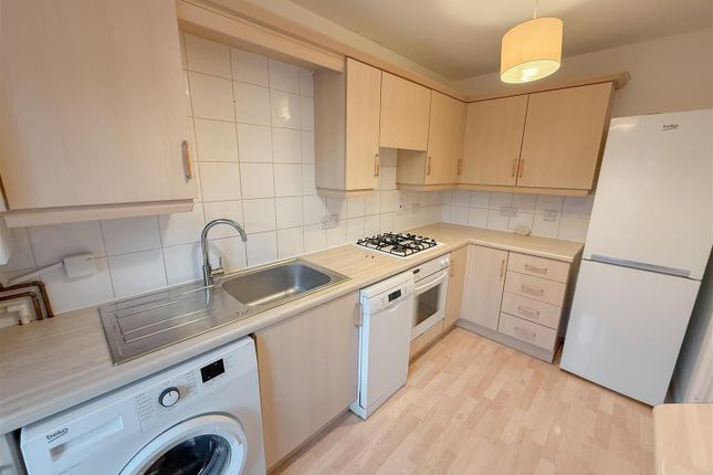 39, Magnolia Gardens, Edgware photo 2