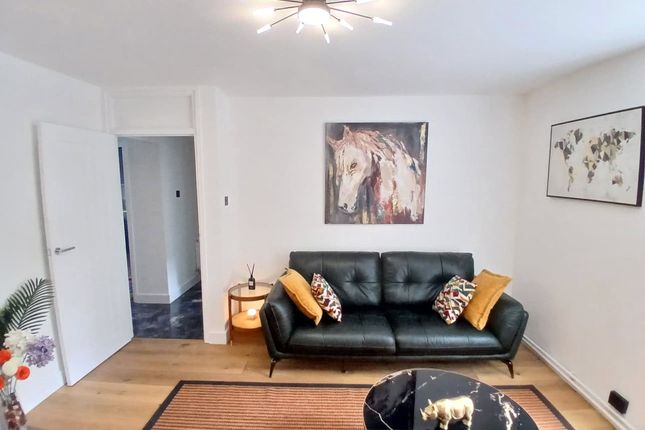 Flat 14, Moira House,, Gosling Way, London photo 2