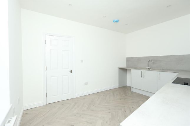 Upper Floor Flat, 100, High Street, Heathfield photo 4