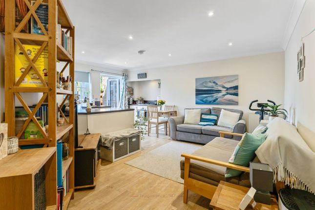 5 Hollands Court, East Grinstead photo 4