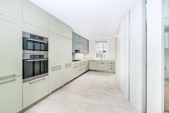 Link-detached house to rent in Avenue Road, London