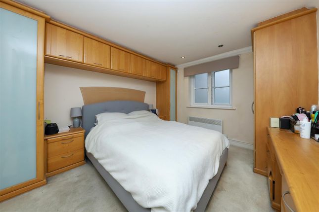 Flat 31, Waterford House, Thorney Mill Road, West Drayton photo 2