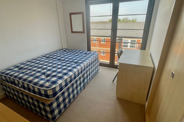 Flat to rent in Park West, Canning Circus