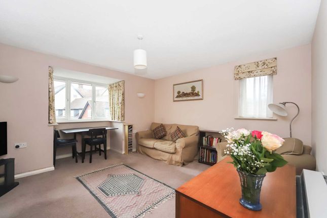 Flat for sale in Crown Rose Court, Tring