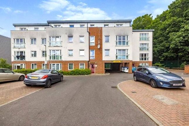 2-bed flat on Queen Marys Avenue, Watford, Hertfordshire WD18, £335,000