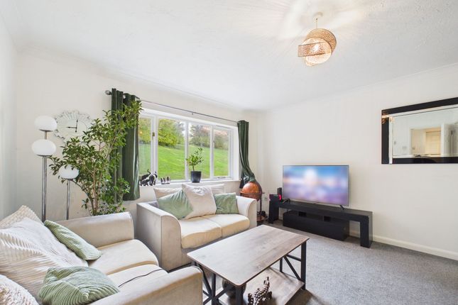1-bed flat on Flat 21, Wheeler Court Armour Hill, Reading, £165,000