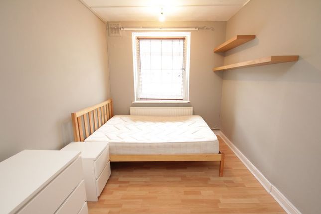 Thumbnail Room to rent in Swinburne House, Roman Road, Bethnal Green