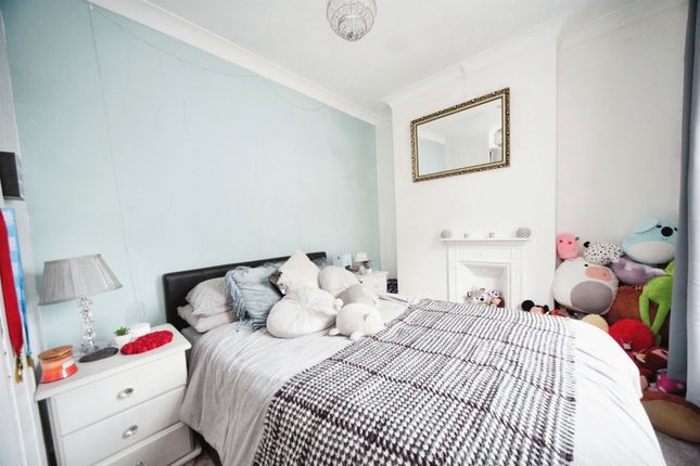 End terrace house for sale in Beale Street, Dunstable