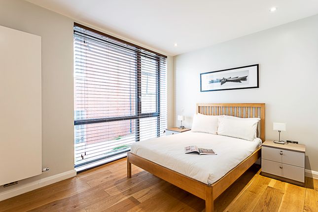Flat to rent in Whetstone Park, London