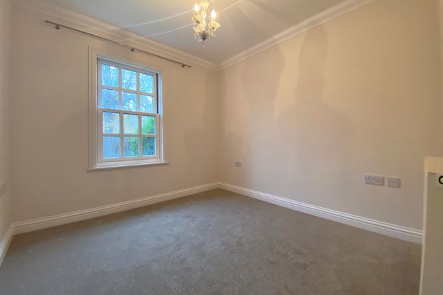 Flat for sale in Coventry Gardens, Walmer