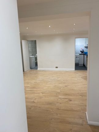 Thumbnail Flat to rent in Heath Road, Maidstone