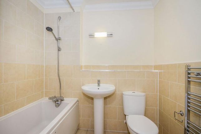 Flat 8 Cedar Rise, 93, Reigate Hill, Reigate photo 4