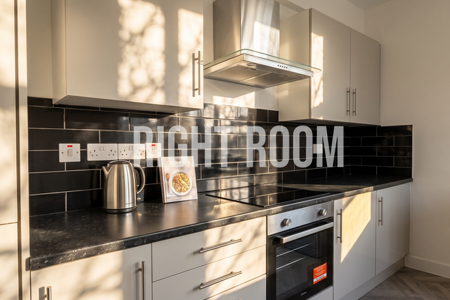 Room 2, 46 Chingford Road, London photo 2