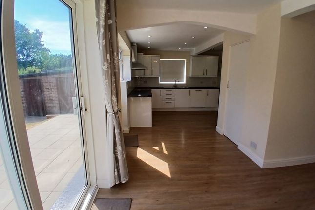 12, Westmead Drive, Salfords photo 3