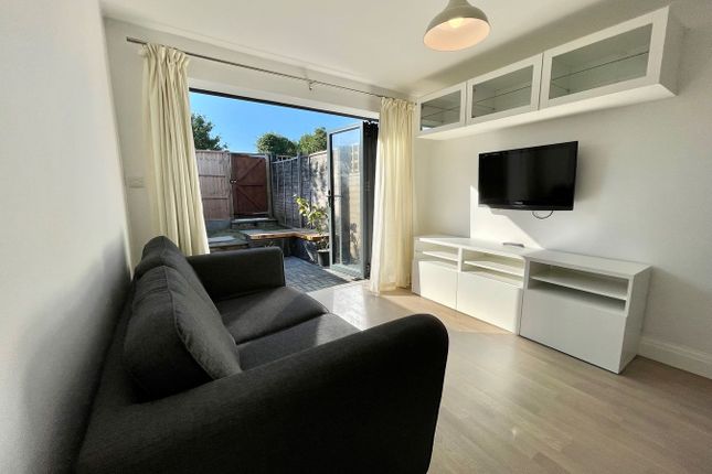 9A, Band Lane, Egham photo 4